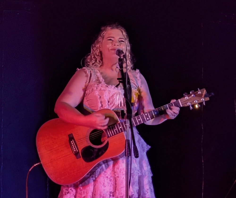 Country music performance